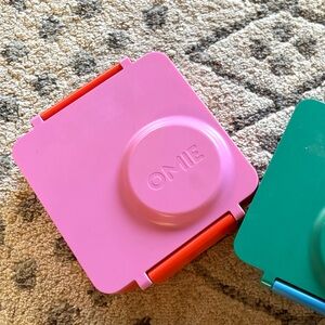 Pink Omie box bento lunchbox